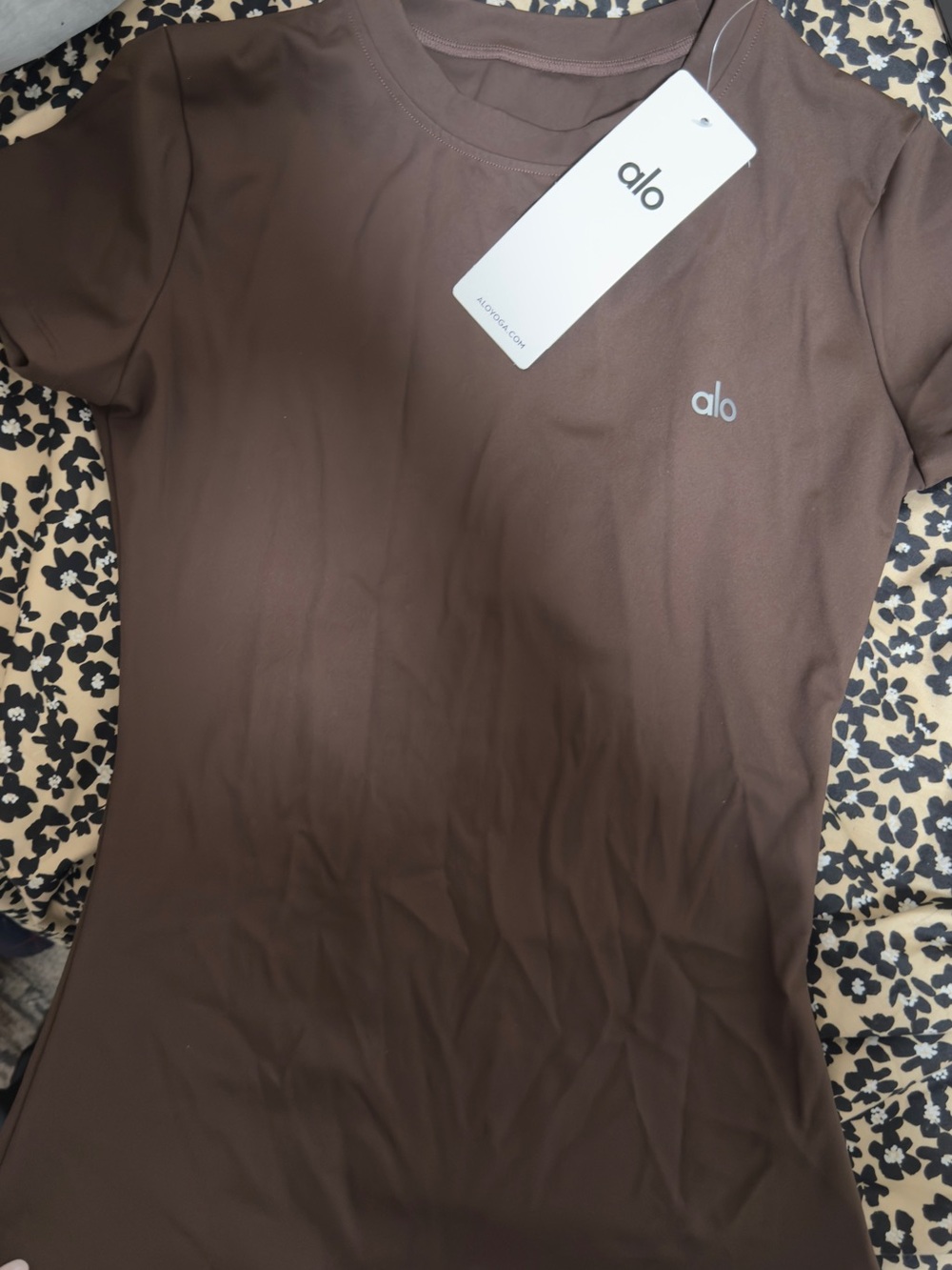 ALO Yoga womenās Brown Short-Sleeve Crewneck Tech Tee